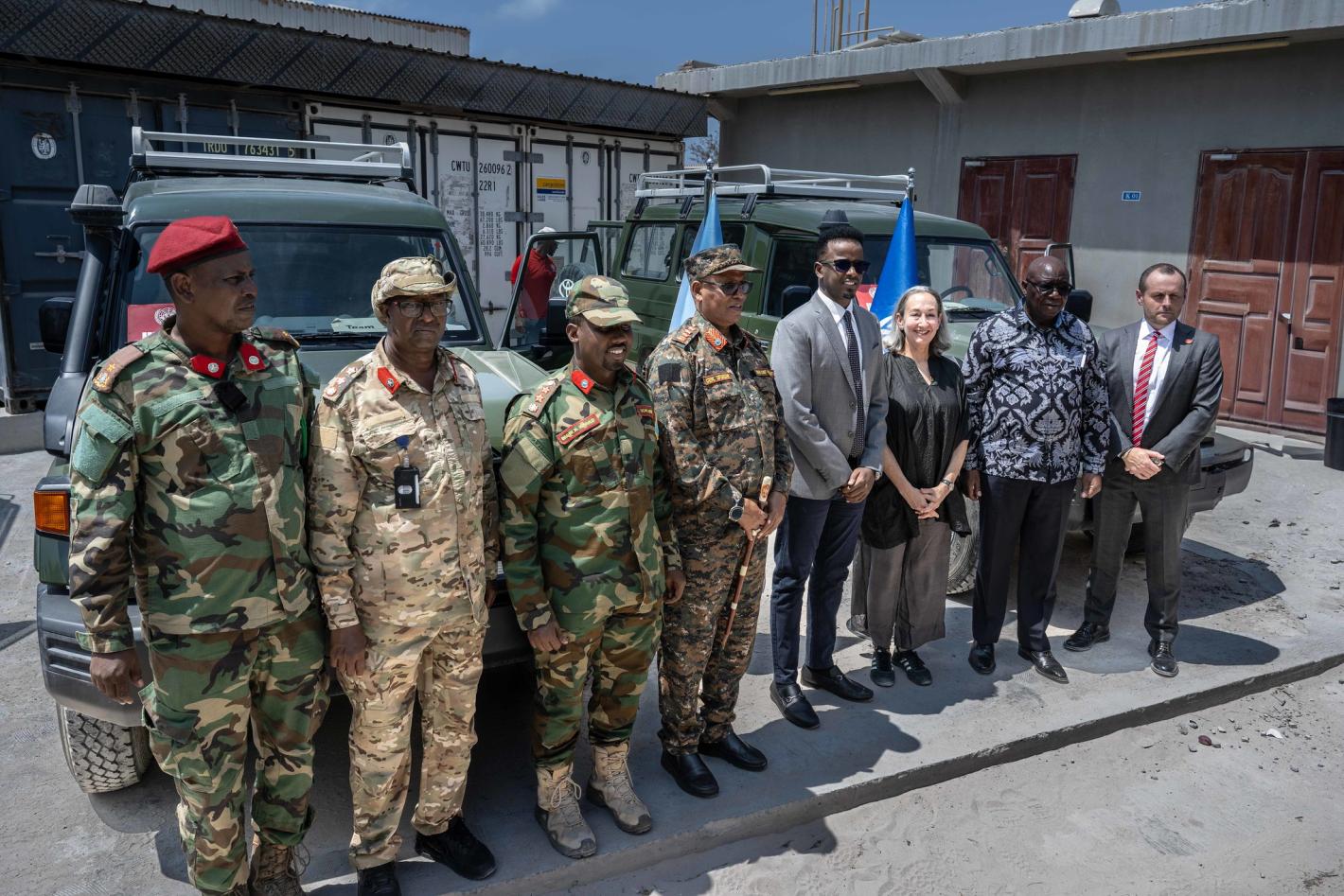 Senior representatives from the UN and the Federal Government of Somalia pose for a group photo during a handover event facilitated by UNMAS in Mogadishu