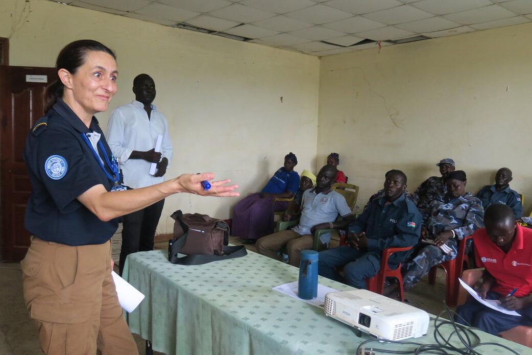 In Kapoeta, South Sudanese police officers enhance their capacities to deal with crimes related to livestock and transhumance, thanks to UNPOL officers serving for peace with UNMISS.